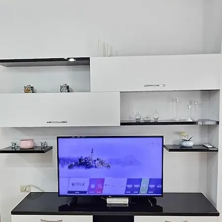 Lägenhet Lovely In Durrës